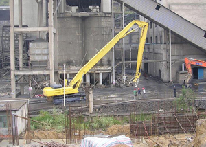 Komatsu PC400 24m demolition boom
